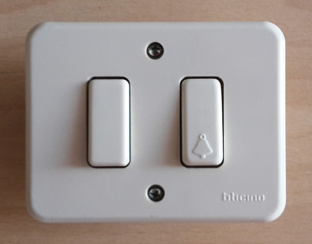 DOMINO - 1 DEVIATORE +1 PULSANTE 1P 6A