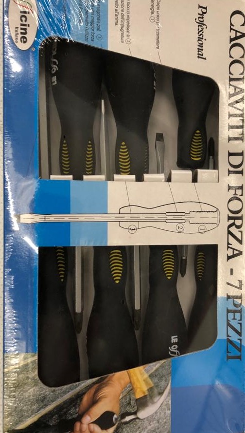 SET composto da 7 cacciaviti di forza in varie lunghezze vedi descrizione