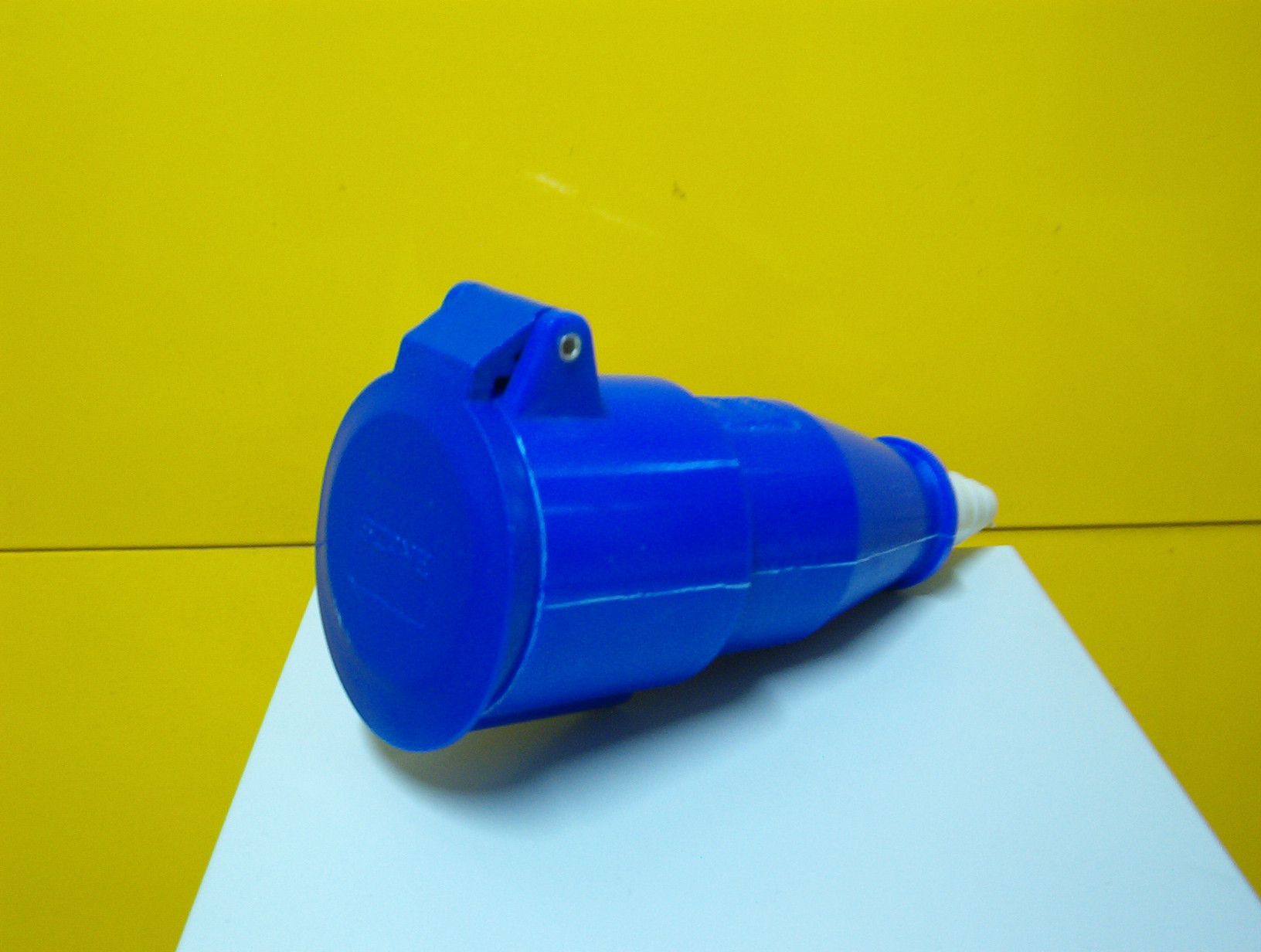 PRESA VOLANTE BLU 3P+T 32A 220-250V 9h IP44