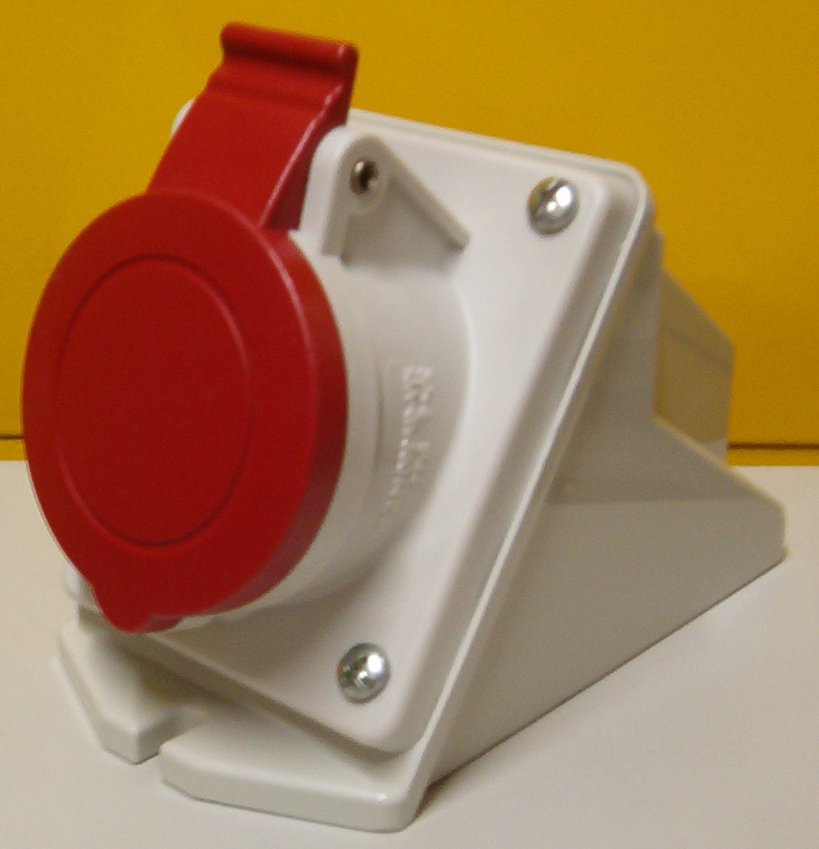 PRESA DA PARETE 16A 3P+T 6h IP44/IP54