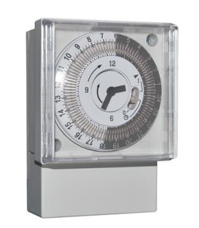 Interruttore orario da parete o pannello giornaliero a cavalieri 72x72mm